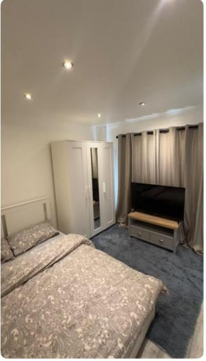 Luxurious & Beautiful Room With Double Bed-Own TV